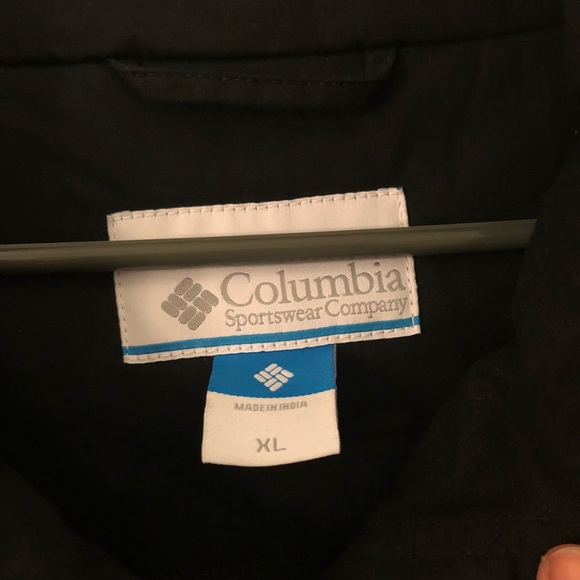 PRICE DROP! 🔥🔥Columbia XL hooded jacket black - Picture 5 of 7